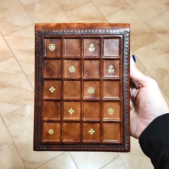 The Museum Company Other - The Museum Company Italian Leather Sketchbook